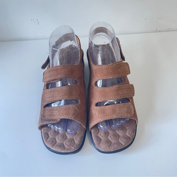 Red Cross Shoes Ultrasoft Womens Slingback Sandals Brown Leather Buckle 8.5 - Picture 3 of 11